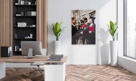 Alu-Dibond Bild Druck in Büroraum, Motiv amerikanischer Abschlussklasse eines Collages