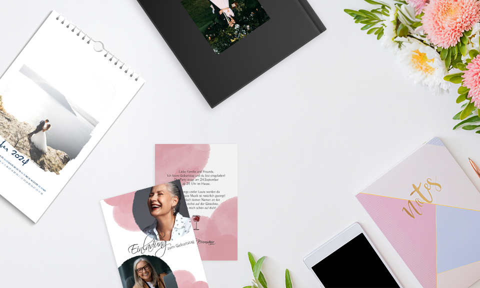 Bild mit Einladungskarte, Design mit lachender Frau