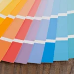 Gelb, orange, rosa, rot, violett, braun, grau oder weiß – die Farbpsychologie weiß um die Bedeutung und Wirkung von Farben.