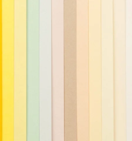 Papiersorten Druck: Auswahl an Papier in vielen Farben.