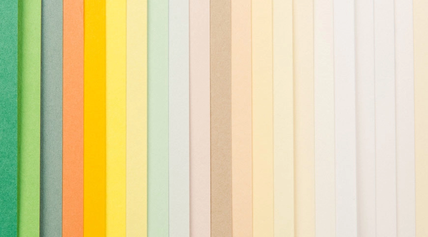 Papiersorten Druck: Auswahl an Papier in vielen Farben.