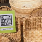 QR-Codes Scannen: Bild mit QR Code in einem Korb