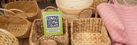 QR-Codes Scannen: Bild mit QR Code in einem Korb
