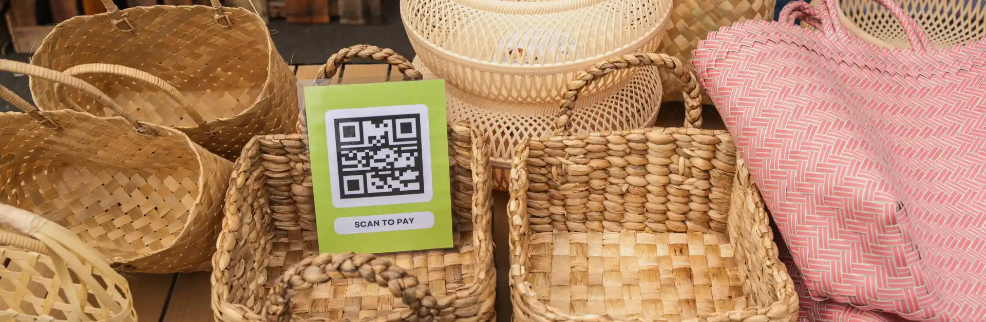 QR-Codes Scannen: Bild mit QR Code in einem Korb