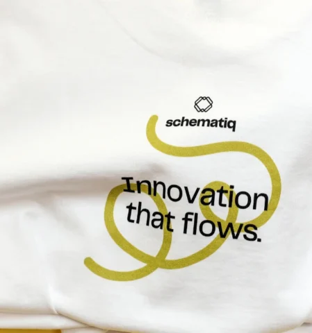 T-Shirts bedrucken: Weiße unisex Shirts aus Baumwolle personalisiert und bedruckt